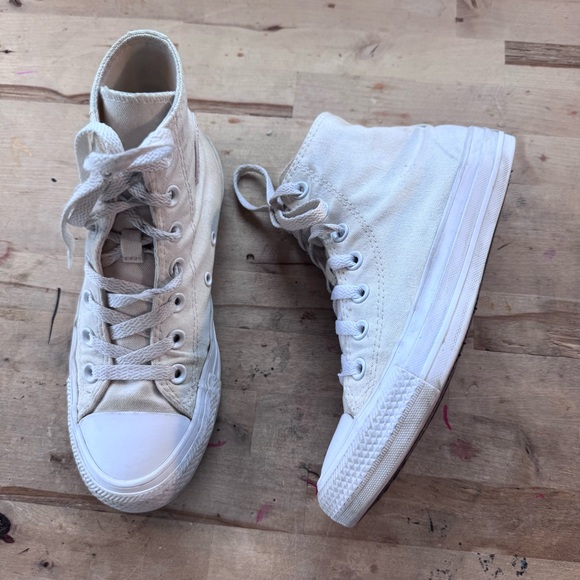 Converse Chuck Taylor White High-Top Sneakers size 6 - Picture 2 of 11